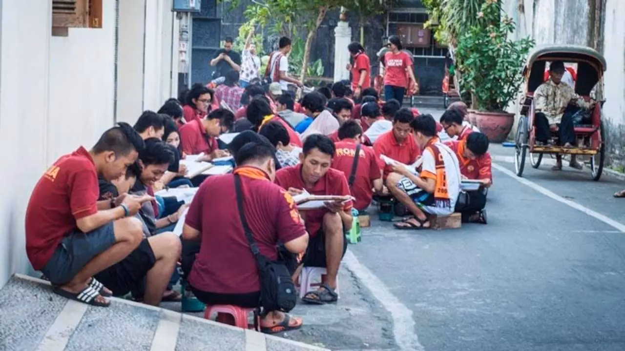 Gathnas Romanisti Indonesia 2013 di Kampung Batik Laweyan Solo